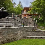 Woodstock Way Hotel