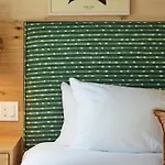 Woodstock Way Hotel