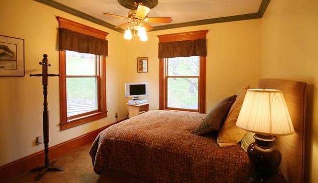 Bed & Breakfast Breezy Hill 3*