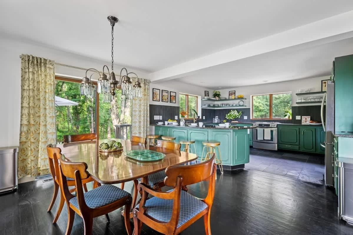 Catskill Estate Epic Views Hot Tub Holiday home Kingston