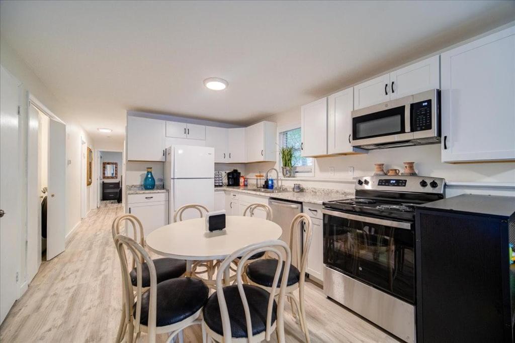 Catskills Lakefront With Hot Tub, Sauna And Theater *