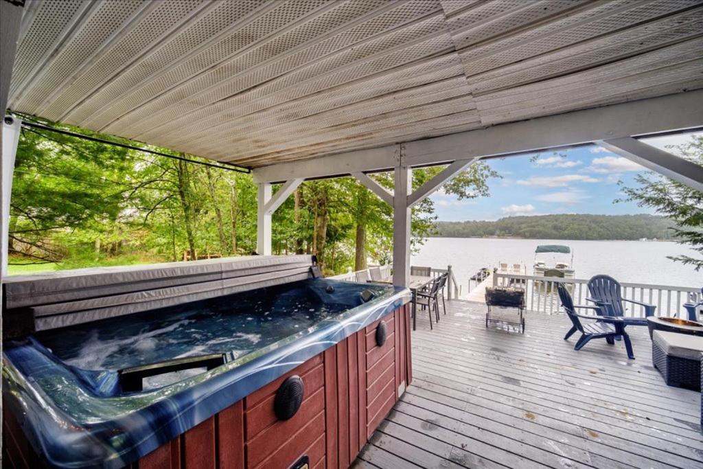 Catskills Lakefront With Hot Tub, Sauna And Theater *