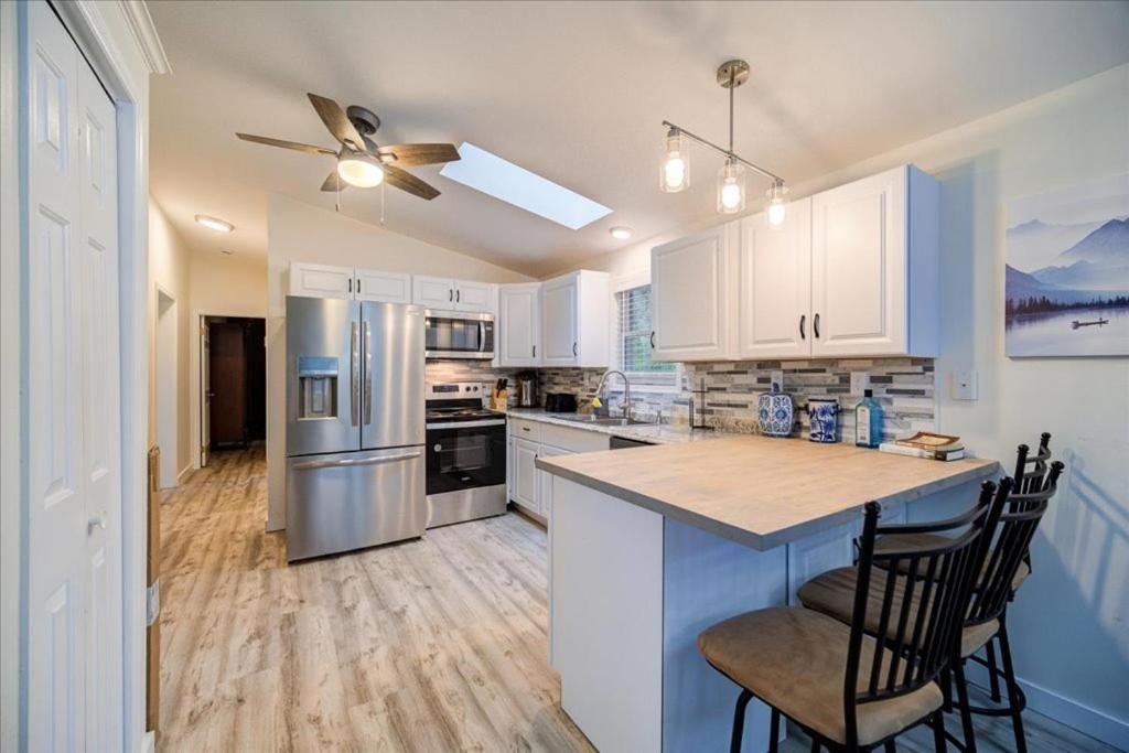 Catskills Lakefront With Hot Tub, Sauna And Theater *