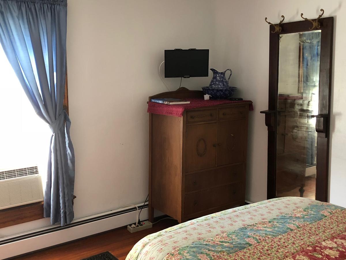 Antique Rose Hotel