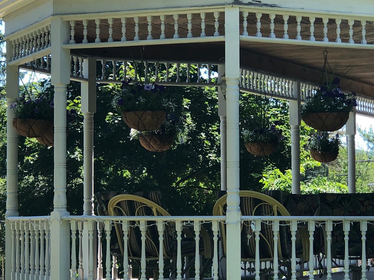 Antique Rose Hotel