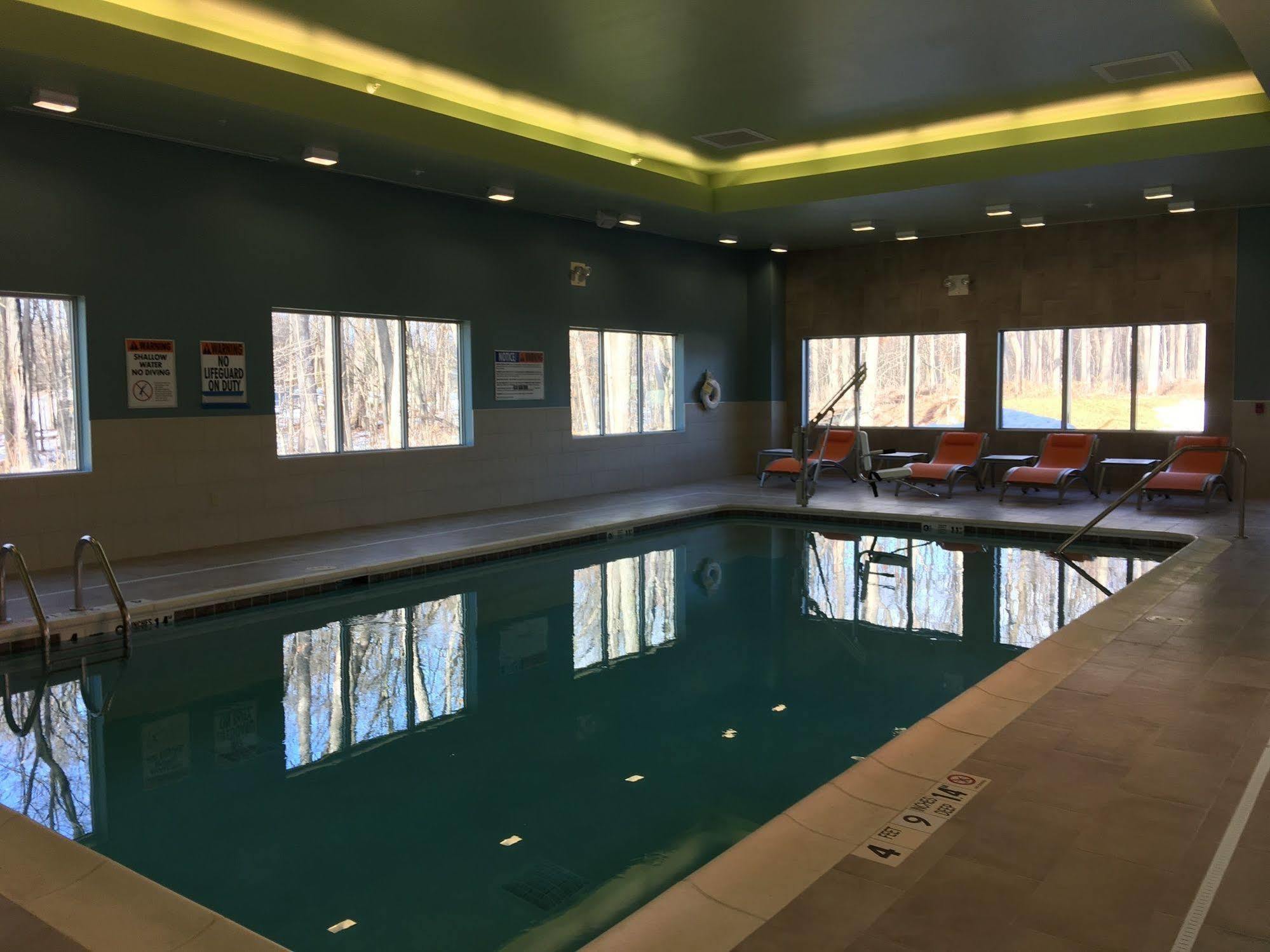 Holiday Inn Express & Suites Kingston-Ulster By Ihg Hotel 3*