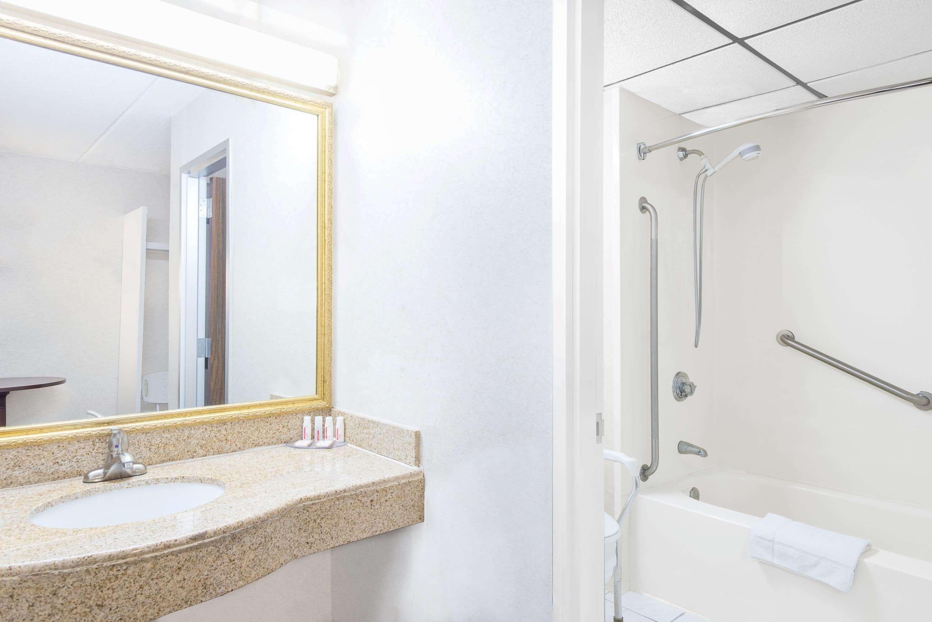 Howard Johnson By Wyndham Hotel