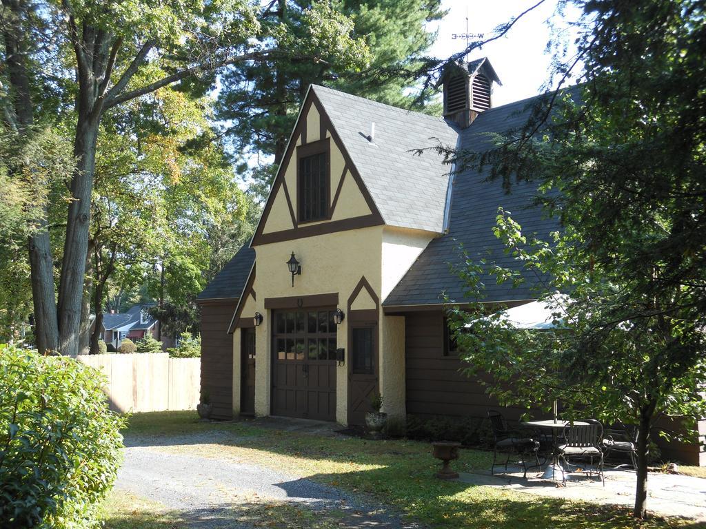 The Carriage House Loft * Kingston