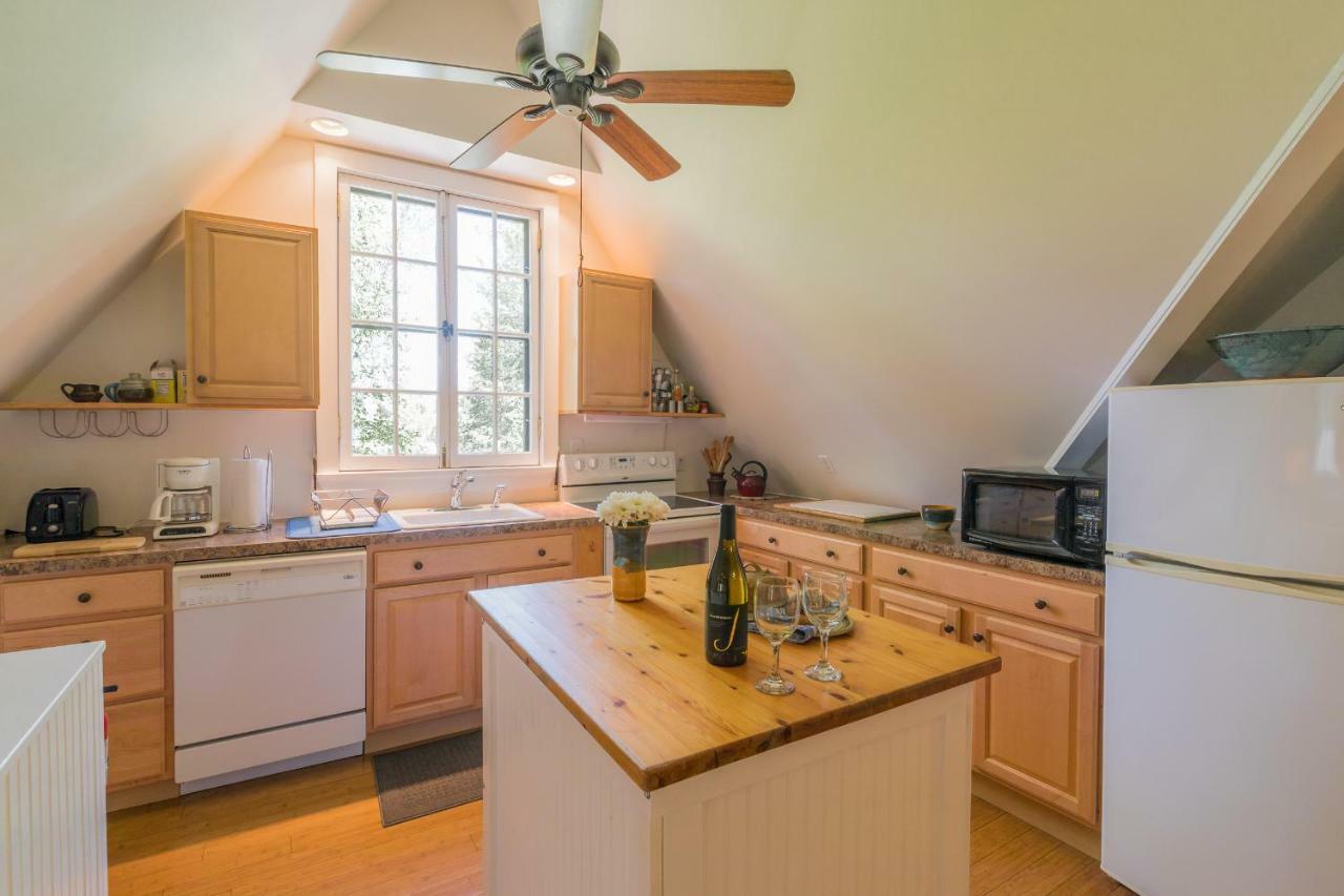 The Carriage House Loft * Kingston