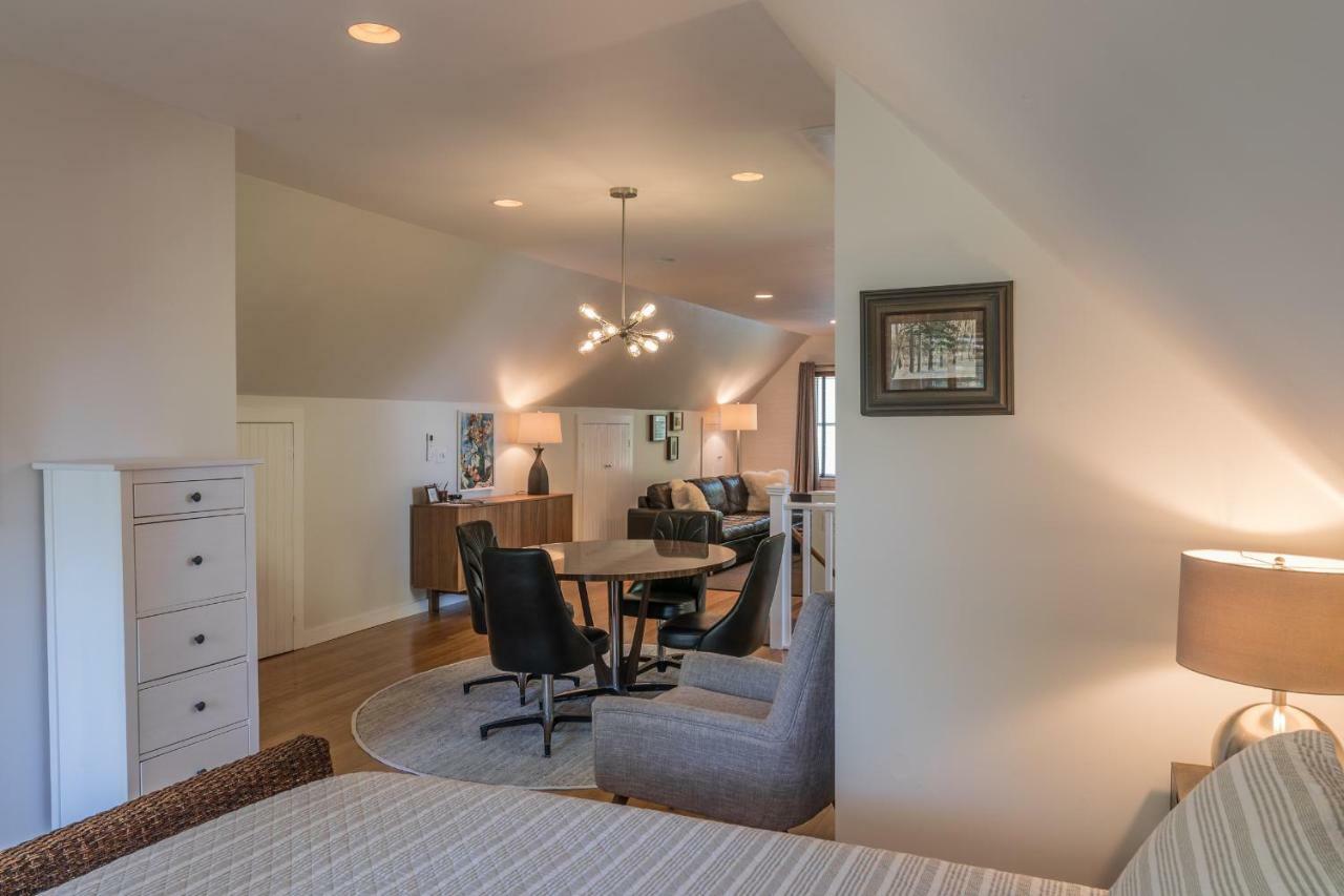 The Carriage House Loft Apartment *